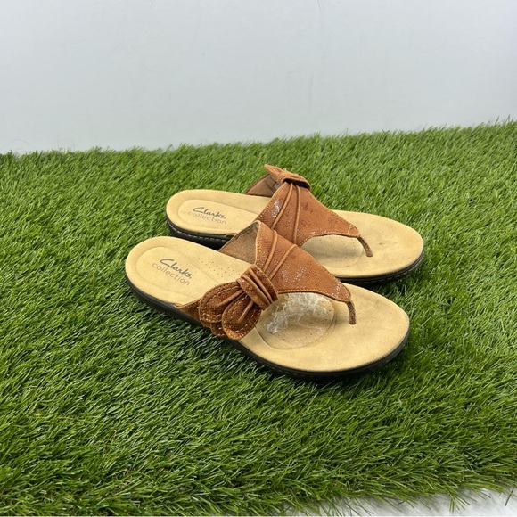 Clarks Collection Laurieann Rae Floral Toe-Post Sandal Brown Sheen Leather 6.5W - Picture 1 of 7